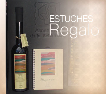 Estuches regalo ideales para los verdaderos amantes del Aceite de Oliva Gourmet. Estuches en caja de madera y caja roja con una selección de nuestros aceites más exclusivos, entre los que se incluye; "Rincón de la Subbética", el aceite de oliva más premiado de la historia. Comprar Estuche Regalo Aceite de Oliva Gourmet